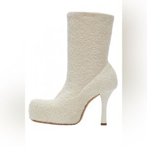 BOTTEGA VENETA 
Spongy Knit The Bold Mid Calf